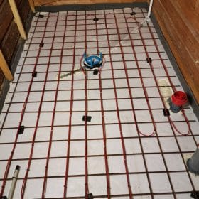 Kylpyhuoneremontti ja lattialämmityksen asentaminen